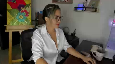 Snapshot of lady_sophie01 chatting on 09-25-25, 04:21 Sophie online show from 09-25-25, 04:21