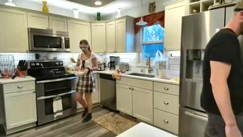 Snapshot of ladyandtheknight chatting on 01-18-25, 02:44 Nick Kathy online show from 01-18-25, 02:44