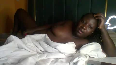 Snapshot of ladyblossoms19 chatting on 04-22-26, 05:58 lindah32 online show from 04-22-26, 05:58
