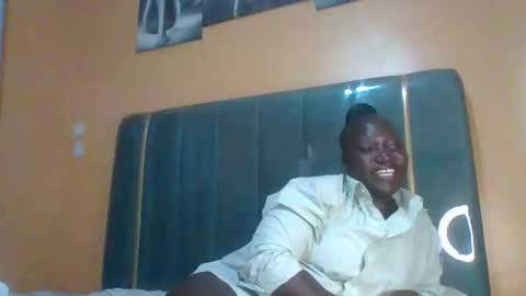 Snapshot of ladyblossoms19 chatting on 04-29-26, 10:38 lindah32 online show from 04-29-26, 10:38