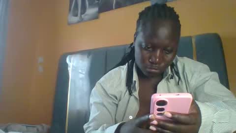 Snapshot of ladyblossoms19 chatting on 05-18-26, 09:59 lindah32 online show from 05-18-26, 09:59