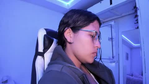 Snapshot of ladybrown_16 chatting on 06-16-26, 05:43 Lady online show from 06-16-26, 05:43