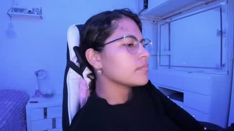 Snapshot of ladybrown_16 chatting on 06-21-26, 03:20 Lady online show from 06-21-26, 03:20