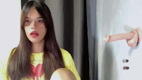 Snapshot of ladyelegant_ chatting on 12-24-24, 02:21 Cristine online show from 12-24-24, 02:21