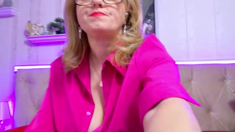  Lady Jeen    Back on Sunday 8th of December online show from 02-26-26, 05:39