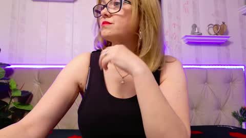 Snapshot of ladyjeen chatting on 04-29-26, 12:42 Lady Jeen Back on Sunday 8th of December online show from 04-29-26, 12:42