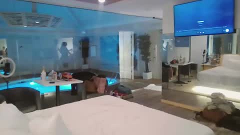 Snapshot of ladylux625 chatting on 01-08-26, 04:48 luxandleo online show from 01-08-26, 04:48