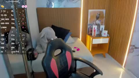 LADY  online show from 04-17-26, 12:30