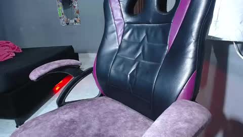 Snapshot of ladynemesis00 chatting on 10-20-25, 05:35 ladynemesis00 online show from 10-20-25, 05:35