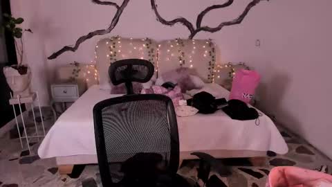 Lady  online show from 09-17-25, 04:58