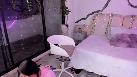 Lady  online show from 11-13-25, 05:39