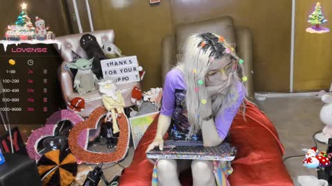 Skinnygirl online show from 12-20-24, 01:14