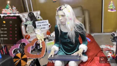 Skinnygirl online show from 12-24-24, 01:49