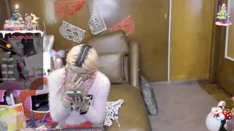 Skinnygirl online show from 02-28-25, 01:05