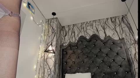 Laia online show from 01-04-25, 06:09