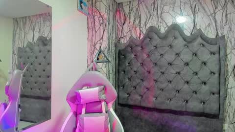 Laia online show from 01-21-25, 11:24