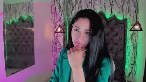 Laia online show from 02-24-25, 05:20