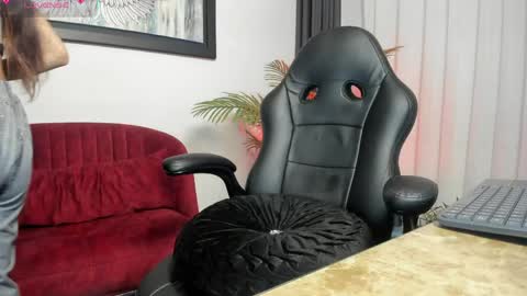 Snapshot of laila_angel chatting on 05-28-26, 02:20 laila_angel online show from 05-28-26, 02:20