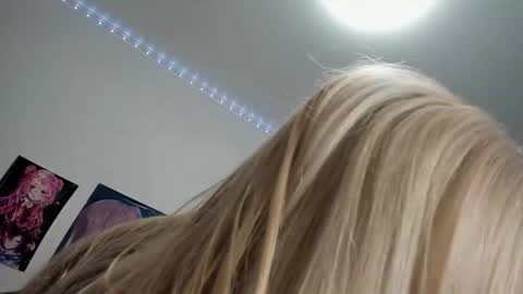 Snapshot of lain__ chatting on 05-16-26, 12:18 Kira online show from 05-16-26, 12:18