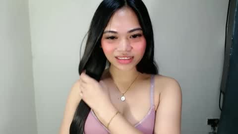 Snapshot of laire_allure chatting on 04-25-26, 06:05 laire online show from 04-25-26, 06:05
