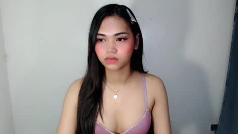 Snapshot of laire_allure chatting on 05-20-26, 07:03 laire online show from 05-20-26, 07:03