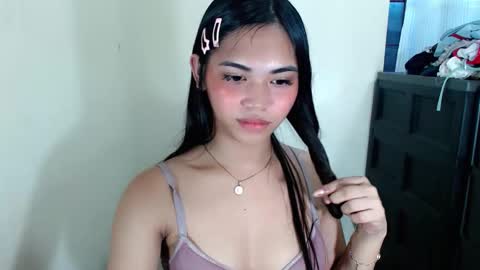 Snapshot of laire_allure chatting on 05-28-26, 10:40 laire online show from 05-28-26, 10:40