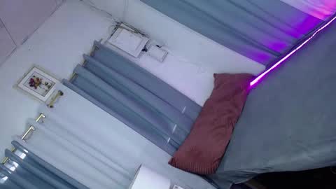 Snapshot of lala_lita chatting on 02-22-25, 03:01 Elle 3 online show from 02-22-25, 03:01