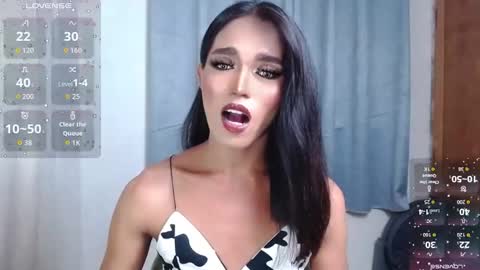 Snapshot of lala_moves chatting on 05-27-26, 01:08 Joxie online show from 05-27-26, 01:08