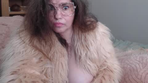 Naomi Rose online show from 12-16-24, 05:33