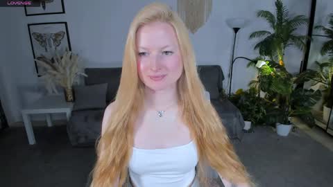 Snapshot of laly_peach chatting on 04-25-26, 01:41 Laly online show from 04-25-26, 01:41