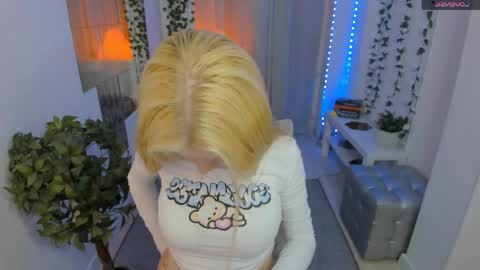 Snapshot of laly_peach chatting on 06-03-26, 02:33 Laly online show from 06-03-26, 02:33