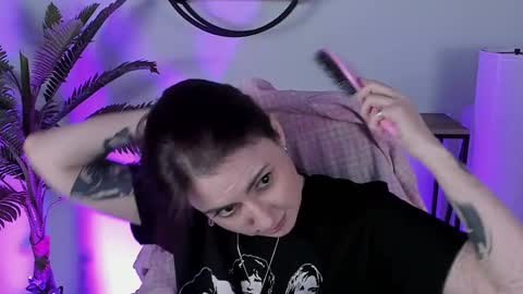 just call me Lana  and her security online show from 03-06-25, 06:26