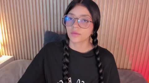 ... .          . ... online show from 11-10-25, 01:32