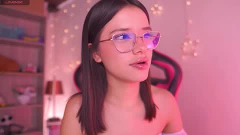 Snapshot of lana_dreams_ chatting on 02-17-26, 11:33 Lana online show from 02-17-26, 11:33