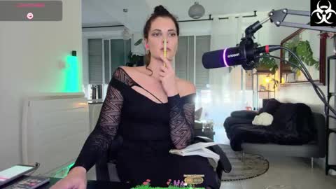 Snapshot of lana_the_virus chatting on 10-22-25, 11:54 Lana The Virus online show from 10-22-25, 11:54