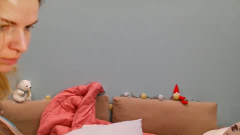 Snapshot of lanaangeldream chatting on 02-28-26, 01:12 Lana online show from 02-28-26, 01:12