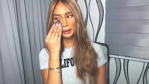 Lana online show from 02-06-25, 12:22