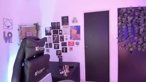 lanaherondale_ online show from 11-23-25, 09:09