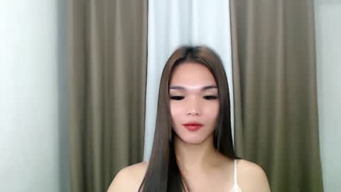 lanawyatt_ online show from 02-25-25, 09:35