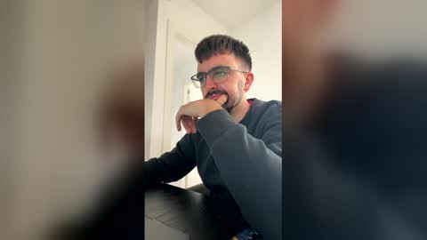 Snapshot of lander920612 chatting on 02-21-26, 09:21 lander920612 online show from 02-21-26, 09:21