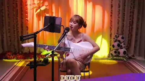 Snapshot of lankwaifong_cindy chatting on 06-13-26, 03:32 lankwaifong_cindy online show from 06-13-26, 03:32