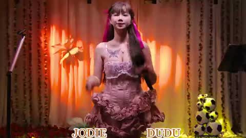 Snapshot of lankwaifong_cindy chatting on 06-18-26, 03:07 lankwaifong_cindy online show from 06-18-26, 03:07