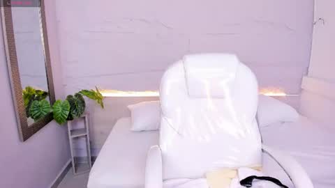 Snapshot of lanna_18_ chatting on 06-12-26, 11:53 Lanna online show from 06-12-26, 11:53