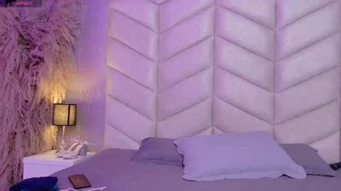 L A N N A ---- online show from 10-21-25, 12:39