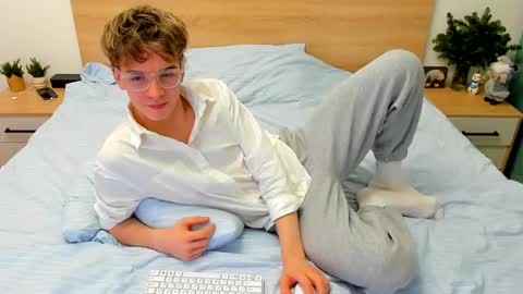 Fandi online show from 12-24-24, 08:11