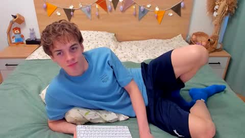 Snapshot of lanny_fandi chatting on 02-12-26, 01:28 Fandi online show from 02-12-26, 01:28