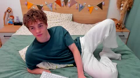 Snapshot of lanny_fandi chatting on 02-16-26, 12:01 Fandi online show from 02-16-26, 12:01