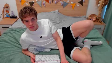 Snapshot of lanny_fandi chatting on 03-03-26, 10:54 Fandi online show from 03-03-26, 10:54