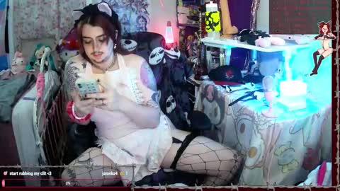 Snapshot of lapdoghellhound chatting on 10-22-25, 04:35 FtMhellhound online show from 10-22-25, 04:35