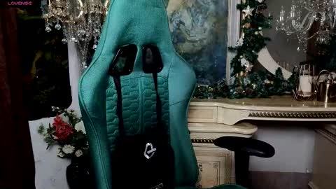 lara_benson_ online show from 12-17-25, 10:32